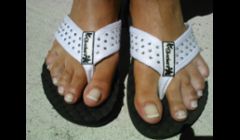 pink and white gel toes